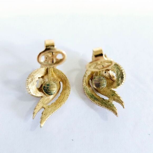 Crown Trifari Vintage 1960's Brushed Gold Tone Twist Textured Clip On Earrings - Picture 5 of 8